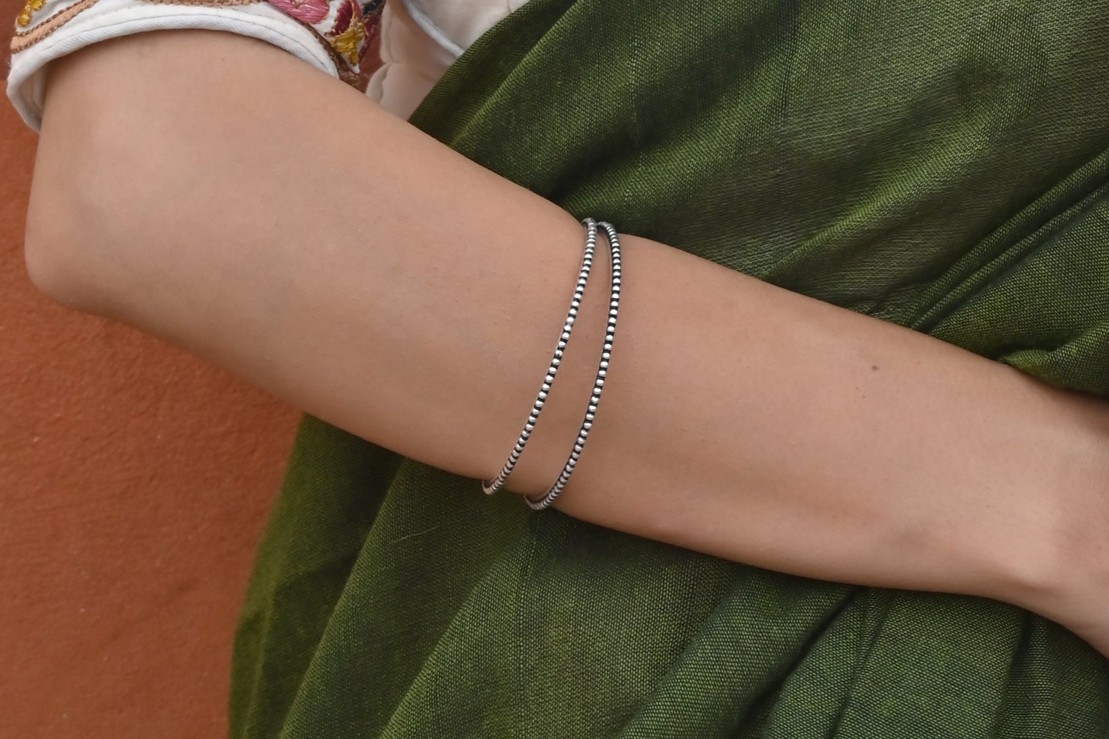 Silver Plain Dot Bangle